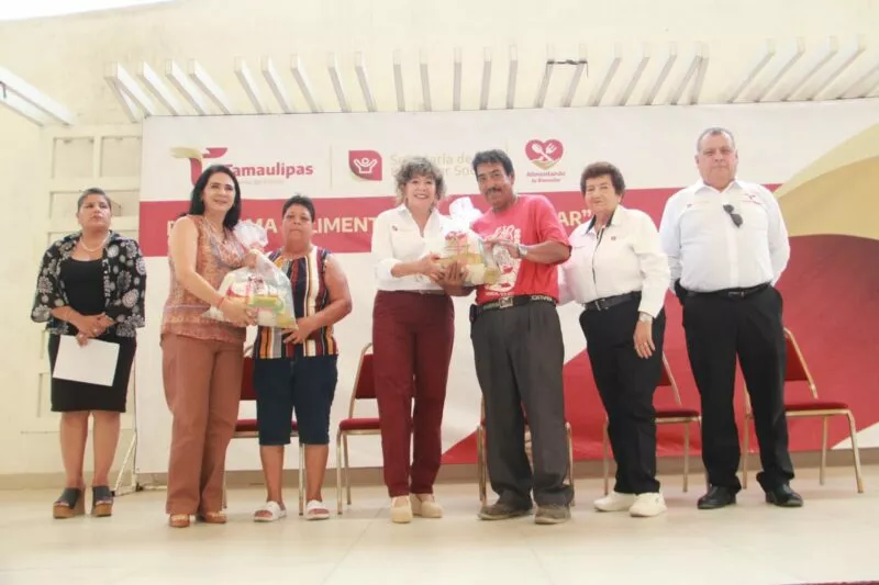 Entrega SEBIEN paquetes alimentarios en Tampico