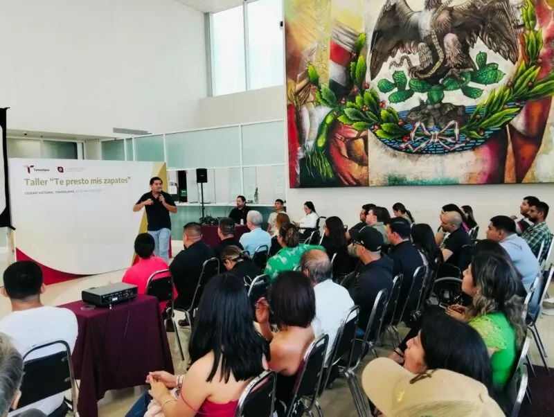 Participa personal de la Secretaría de Obras Públicas en taller “Te presto mis zapatos”