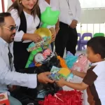 Regalan piñatas elaboradas por PPLs a niñas y niños migrantes de Matamoros
