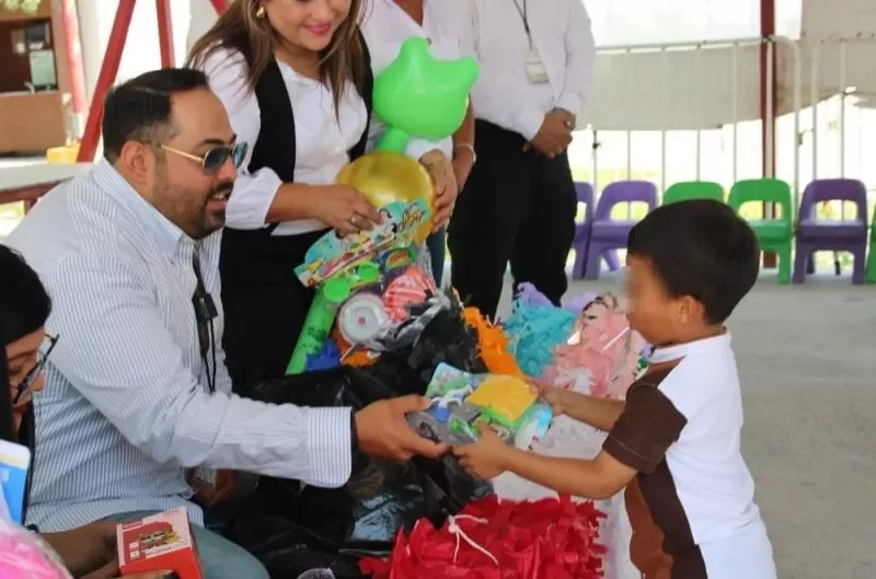 Regalan piñatas elaboradas por PPLs a niñas y niños migrantes de Matamoros