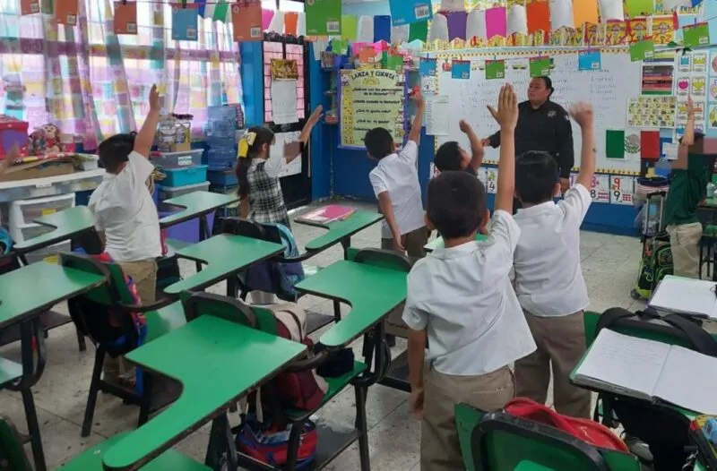 Reciben estudiantes de Reynosa visita y orientación de la Guardia Estatal de Género