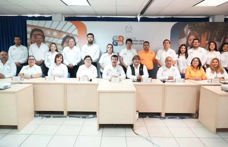 Implementa la UAT prepa en línea