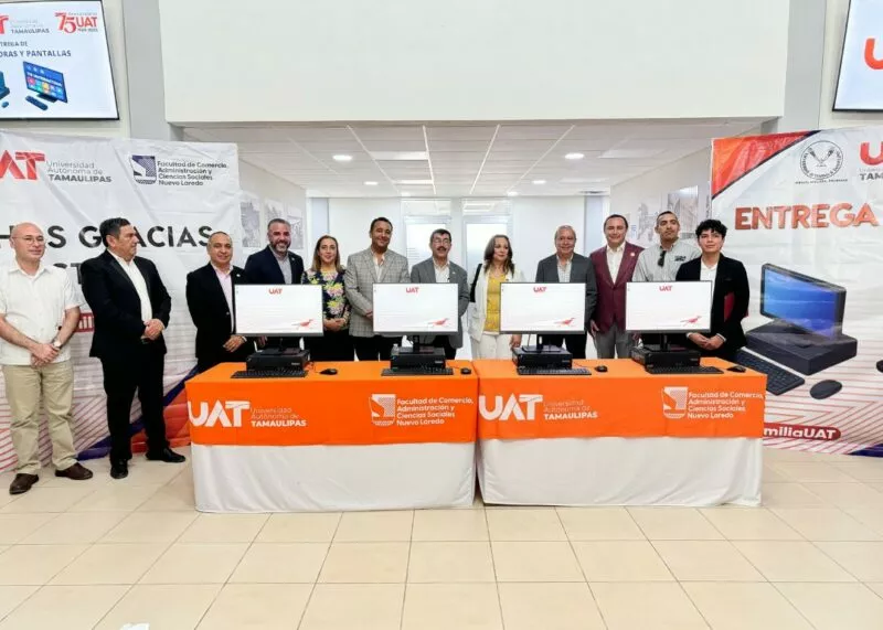 Entrega rector de la UAT equipamiento a universitarios de Nuevo Laredo