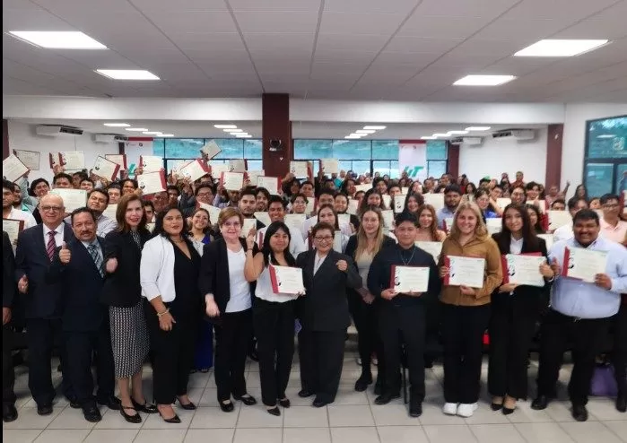 Reciben egresados de la Universidad Tecnológica de Altamira sus títulos profesionales