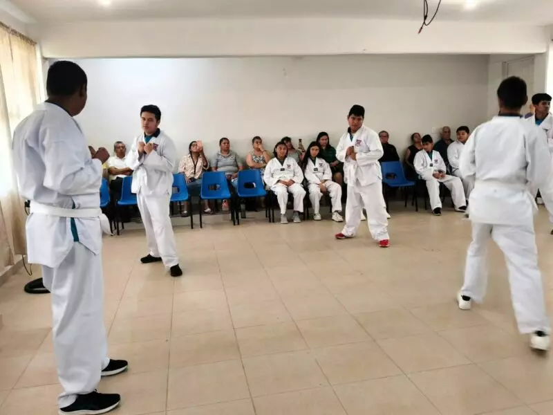 Paraaekwondoines presentan  examen de cintas amarillas