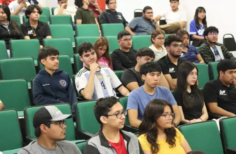 Entrega UP Región Ribereña becas para el cuatrimestre mayo-agosto