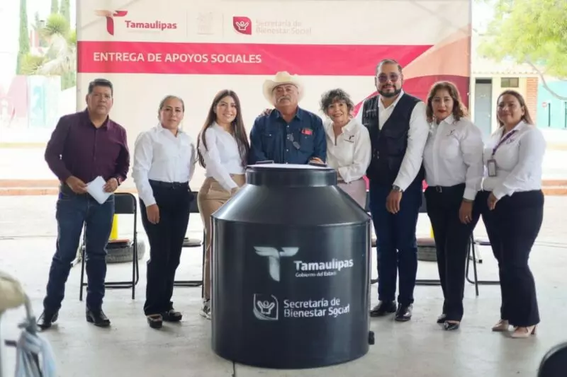 Entrega SEBIEN tinacos en Palmillas