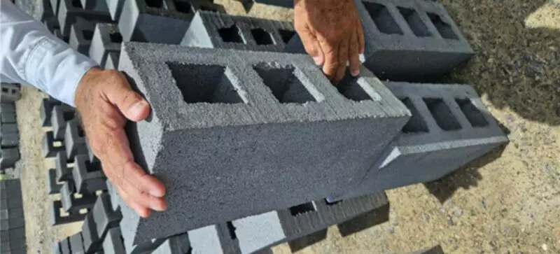 Transforma ITAVU viviendas con bloqueras comunitarias en Díaz Ordaz y Tula