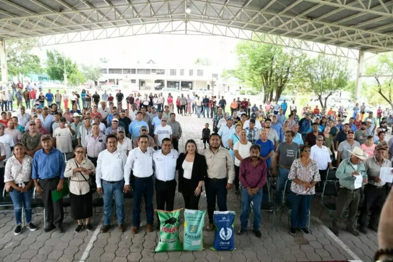 Entregan más de 62 toneladas de semilla en apoyo a productores de Abasolo y Soto la Marina
