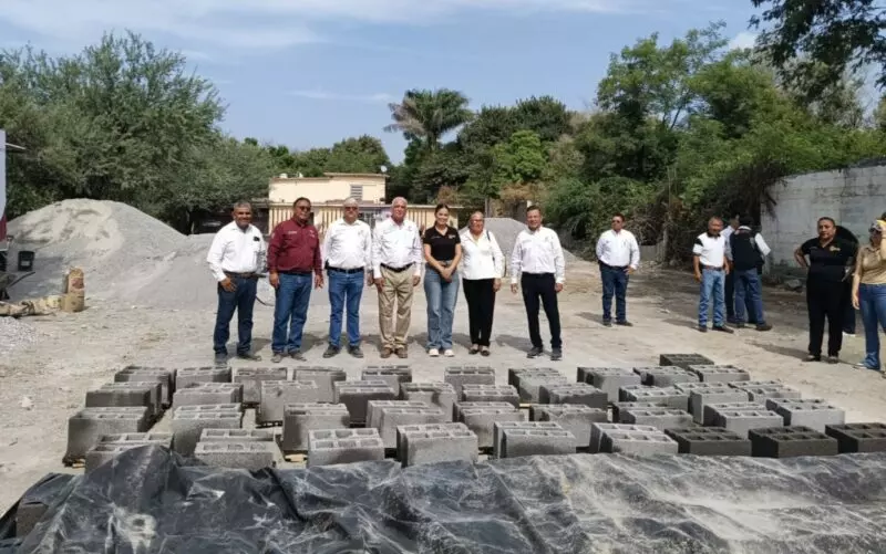 Entrega ITAVU bloquera que convierte esfuerzo comunitario en hogares