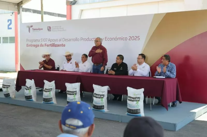 Más de 70 toneladas de fertilizante benefician a citricultores en Güémez