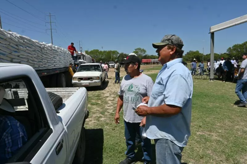 Más de mil 500 productores citrícolas beneficiados con entrega de fertilizante
