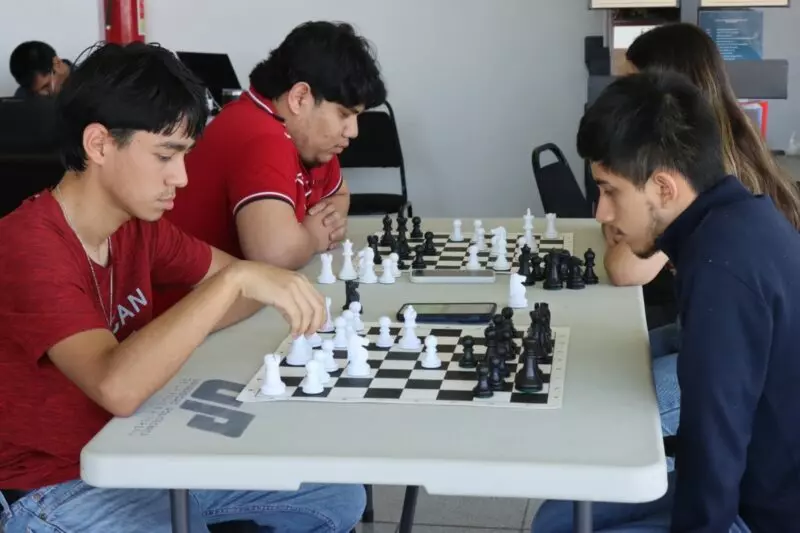 Fortalece UPRR la unidad estudiantil con Juegos Intergrupales