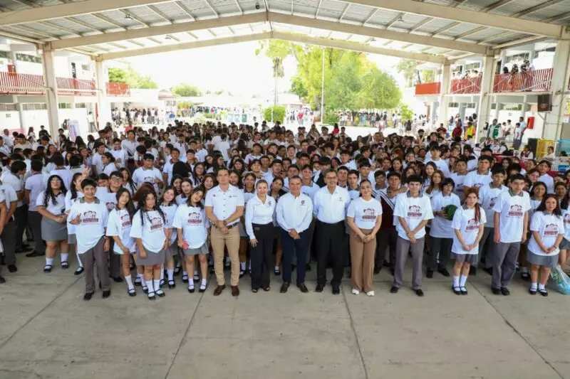 Realiza SST «Feria de la Salud para el adolescente»