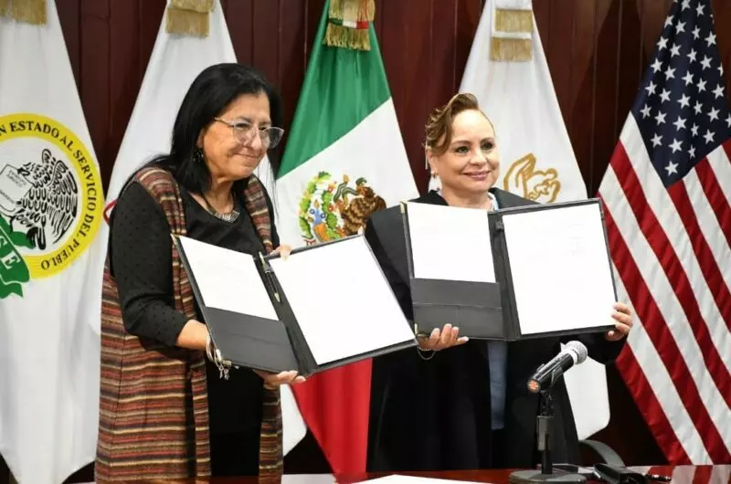 El SNTISSSTE y la CDHCM firman convenio de colaboración