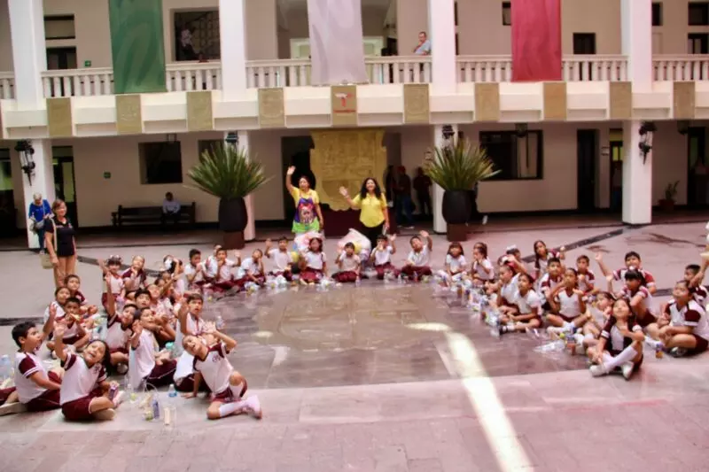 Disfrutan niñas y niños recorridos guiados en Palacio de Gobierno y Centro Cultural Tamaulipas