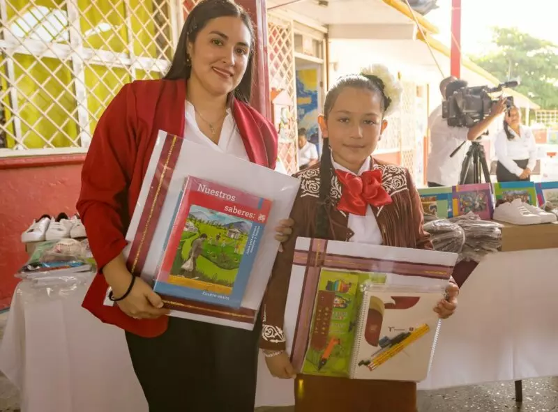Arranca ciclo escolar 2025-2026 en Tamaulipas con entrega de útiles, uniformes y libros de texto