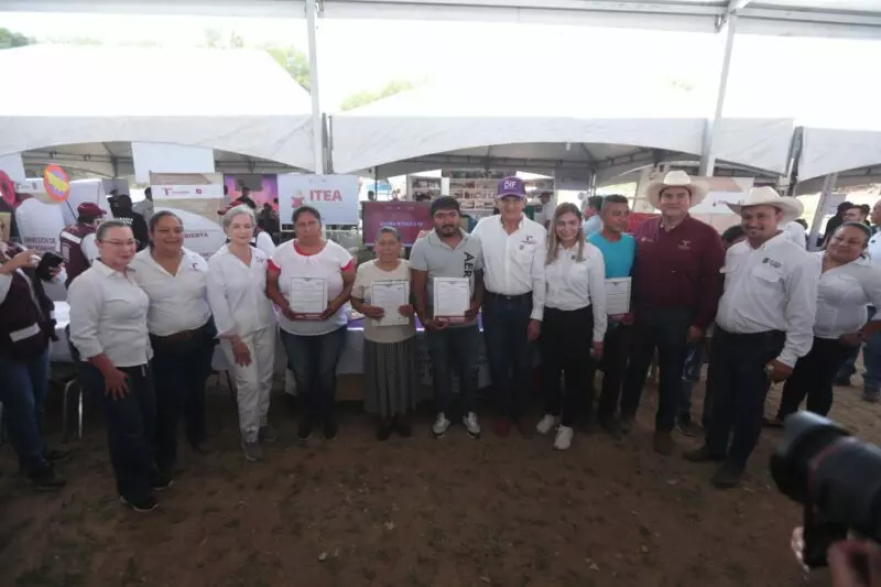 Llevan Américo y María la brigada Transformando Familias hasta el municipio de San Nicolás