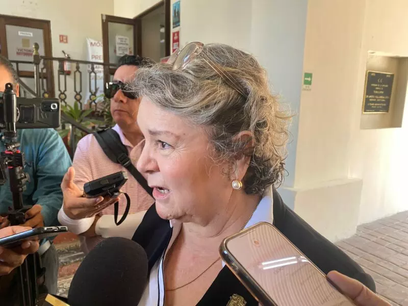 Culpa regidora a distribuidores de la falta de medicamentos