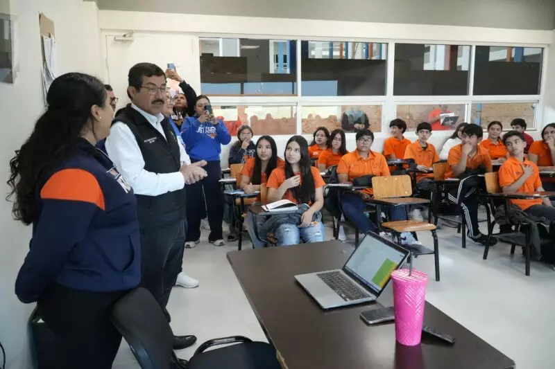 Constató rector logros y avances académicos de la Prepa 3 UAT