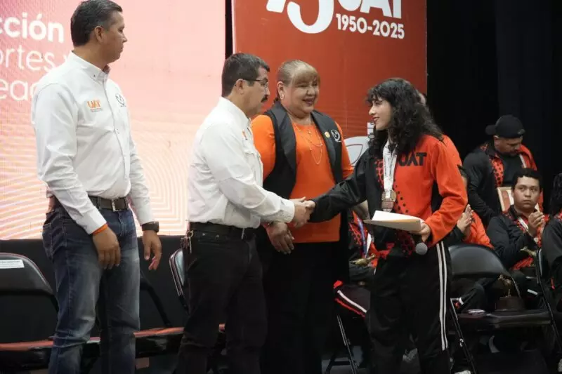 Entrega rector el galardón “Orgullo UAT” tras desempeño histórico de medallistas universitarios