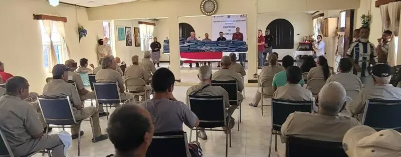 Reciben CEDES de Victoria y Reynosa donaciones de libros y cobijas