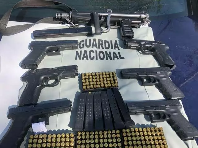 Guardia Nacional y Ejército Mexicano aseguran armamento y vehículos en Tamaulipas