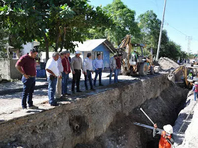 Supervisan avances en la rehabilitación del drenaje en el municipio de González