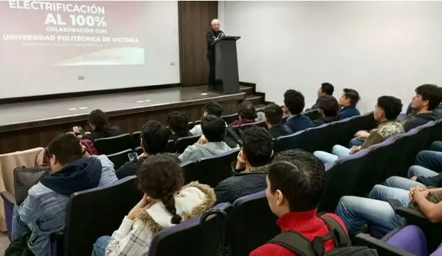 Presentan proyecto «Electrificación al 100%» al alumnado de la Universidad Politécnica de Victoria