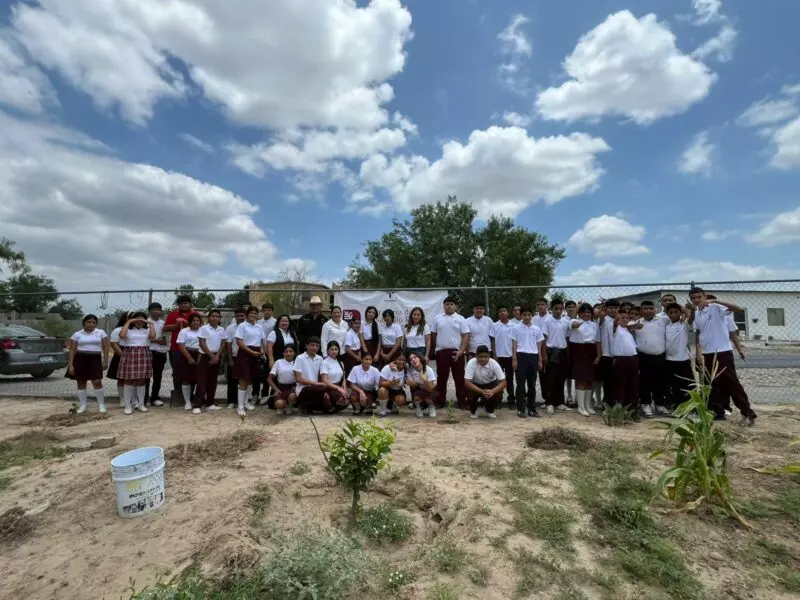 Promueven conciencia ambiental con donación de plantas forestales