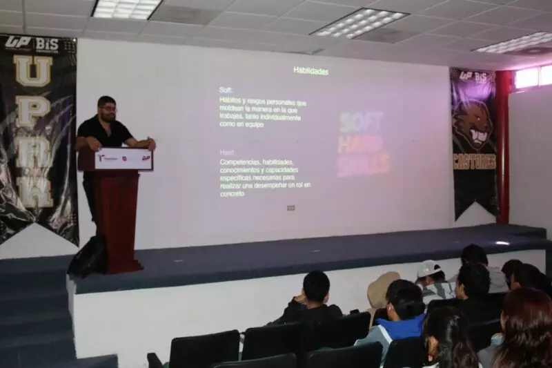Prepara UPRR a estudiantes para demandas del mercado laboral actual