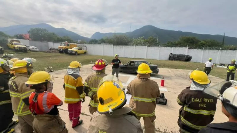 Fortalece Tamaulipas capacidad de respuesta en extracciones vehiculares con curso especializado para personal de Protección Civil y bomberos