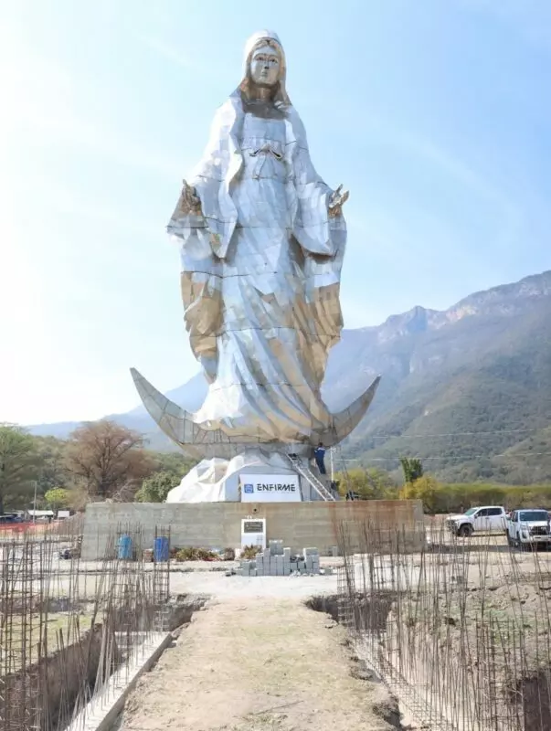 Embellece Gobierno del Estado el monumento a la Virgen de El Chorrito con moderna plazoleta