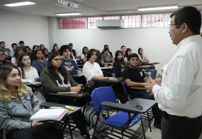 El diálogo con universitarios define el nuevo rumbo de la UAT: rector
