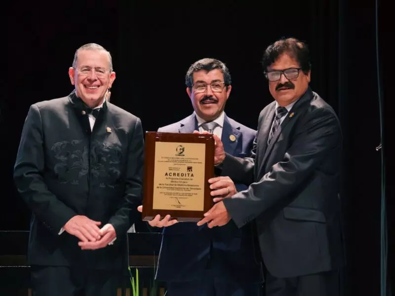 Hito histórico. La UAT alcanza el 100% de excelencia académica: Rector  Dámaso Anaya