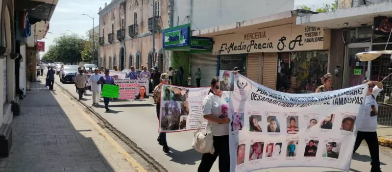 Marchan colectivos en Ciudad Victoria por el Día de las Madres