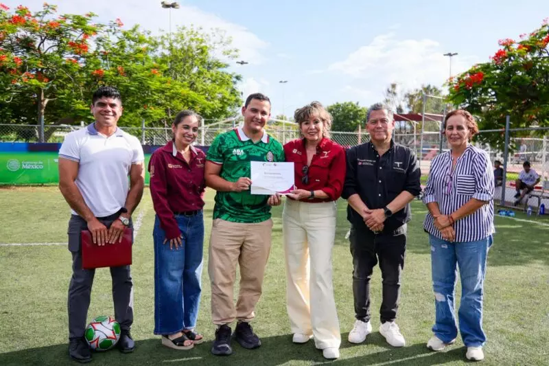 Reactiva SEBIEN cancha de futbol en el  Parque Pajaritos