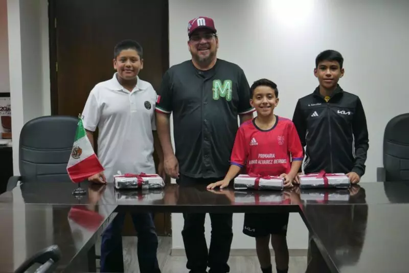 Reconoce Miguel Ángel Valdez a estudiantes de Tamaulipas por representar a México en Mundial FIFA 2026