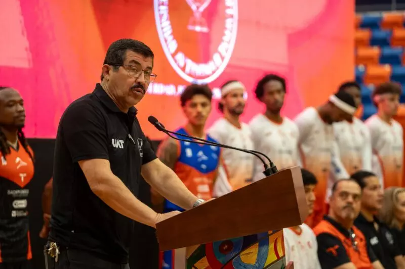 Rector Dámaso Anaya encabeza presentación oficial del Corre Basket UAT para la temporada 2026 de la LNBP