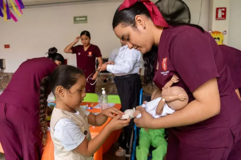 Fomenta UAT nuevas vocaciones acercando a la infancia al entorno universitario