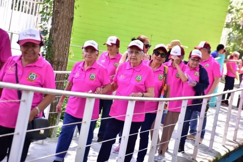 Disfrutan viaje de turismo social 55 jubiladas y jubilados: Sectur 