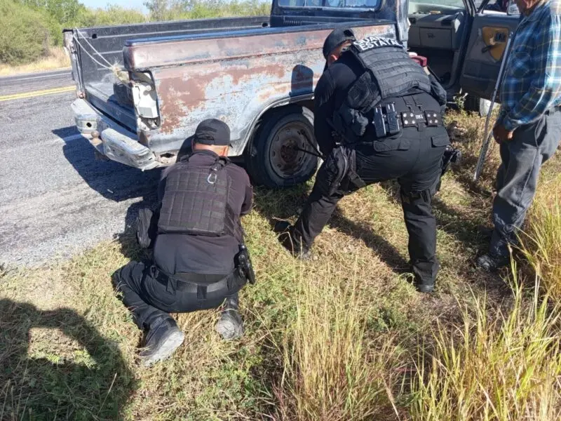 auxilia a adulto mayor varado en la Carretera Federal 180 durante operativo Héroes Paisanos