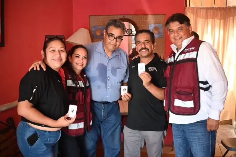 Senadora Olga Sosa entrega credenciales de Morena y escucha a familias en Nuevo Laredo