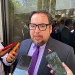 Padres respaldan regulación del uso de celulares en escuelas de Tamaulipas