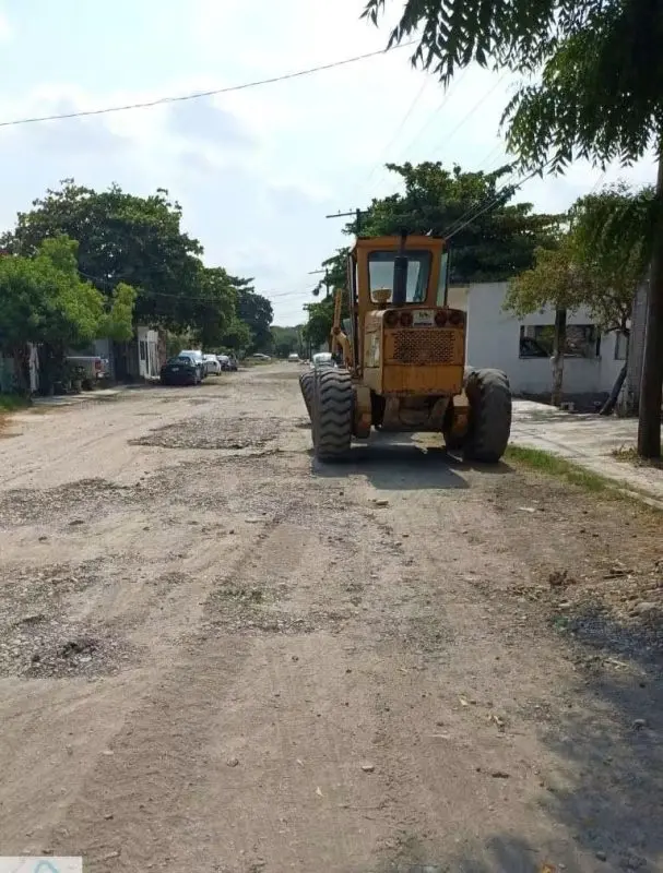 Astrid Sontoya Müller suma esfuerzos con vecinos para rehabilitar calles de la Nacional Colectiva 3 Etapa