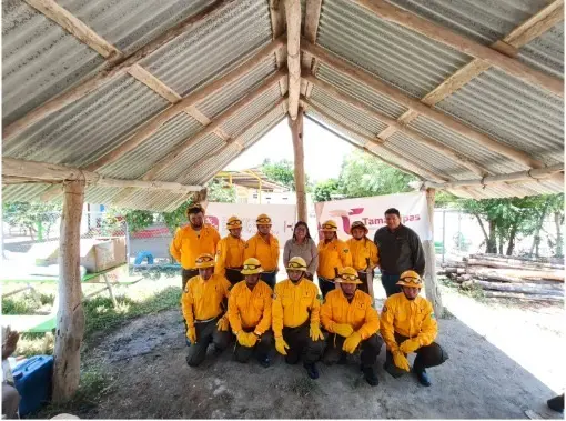 Entregan equipo de protección a combatientes del municipio de Llera