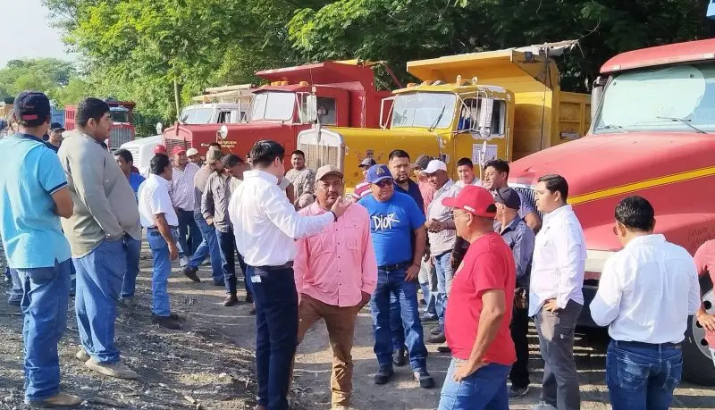 Paran obra carretera de la empresa YHCSA en Mante